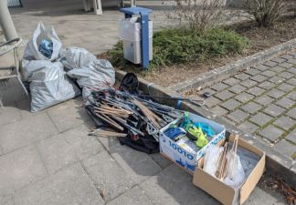 Foto: nab
Mit Handschuhen und Greifzangen sammelten rund 70 Helferinnen und Helfer Müll aus Grünflächen und Gebüschen in Weilbach.