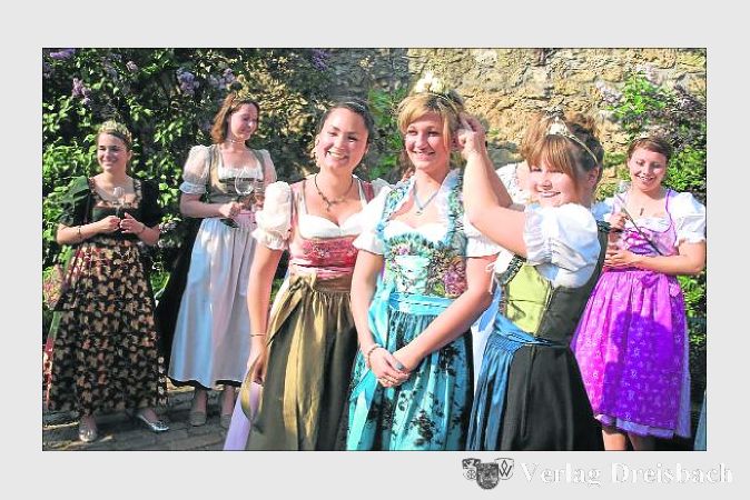 Auf zwei neu gekrönte Häupter kann Wicker stolz sein: Katharina II. ist neue Weinkönigin ...
