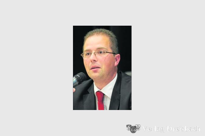Der neue Vorsitzende des Haupt- und Finanzausschusses ist der Christdemokrat Michael Bayer. Er löste den SPD-Kollegen Wolfgang Pokowietz ab, dem er für die mehr als zehnjährige Tätigkeit ausdrücklich dankte.
