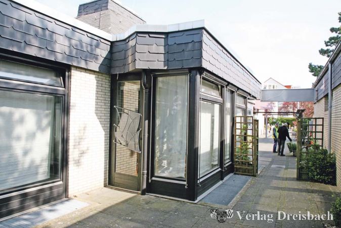 &nbsp;
Das Anbaugeb&auml;ude zum B&uuml;rgerhaus soll zu marode sein, um es zu vertretbaren Kosten zu sanieren, hei&szlig;t es. Investitionen in den Geb&auml;udeerhalt soll die Gemeinde aber nicht mehr t&auml;tigen, da bisher keine Beschlusslage zur Zukunft des gesamten B&uuml;rgerhauskomplexes existiert.
&nbsp;