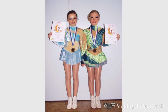 Katharina (blaues Kleid) und Leni (gr&uuml;nes Kleid) erreichten in der Regionalliga die Pl&auml;tze neun und acht.
&nbsp;