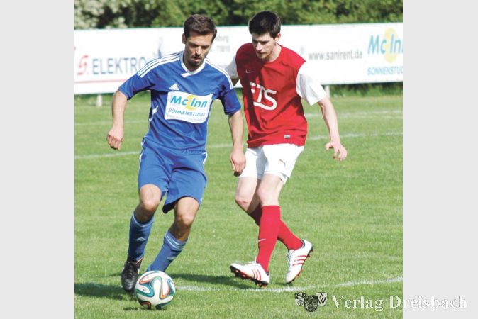 Gruppenliga-Tabellenf&uuml;hrer VfB Ginsheim steuert nach dem 4:1-Erfolg &uuml;ber den VfL Michelstadt weiter stramm auf den Verbandsligaaufstieg zu. Bei 15 Punkten Vorsprung auf Verfolger SV 07 Geinsheim und acht ausstehenden Partien n&auml;hert sich die Mannschaft von Spielertrainer Carsten Hennig der Entscheidung.?(Foto: privat)
&nbsp;