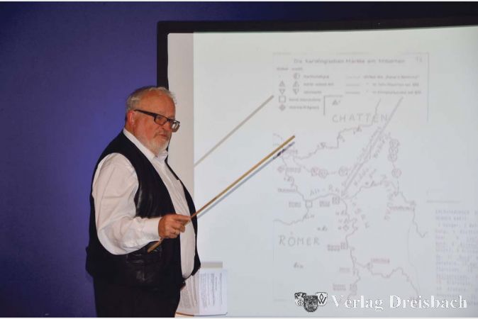 Einfach war die Kost, die Professor Ernst Erich Metzner am Dienstagabend in der Kulturscheune pr&auml;sentierte, nicht. Laien hatten oft M&uuml;he, den detailreichen Ausf&uuml;hrungen &uuml;ber Wandalen, R&ouml;mer, Alemannen zu folgen.?(Foto: R. D&ouml;rh&ouml;fer)
&nbsp;