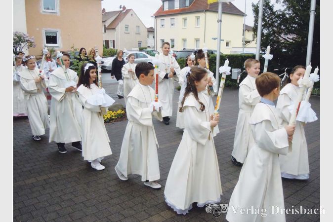 Eiligen Fu&szlig;es, aber erwartungsfroh und gut gelaunt zogen die Erstkommunionkinder von St. Marien Ginsheim am Sonntagmorgen in das Gotteshaus ein.

&nbsp;
