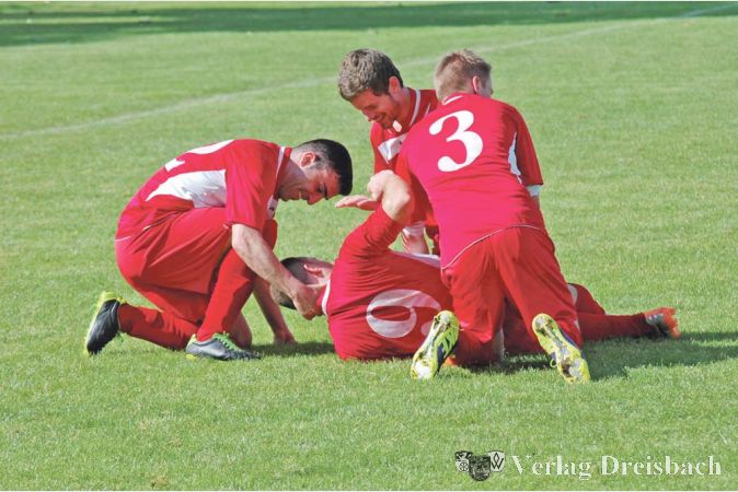 Gro&szlig; waren die Erleichterung und der Jubel &uuml;ber das sp&auml;te Ausgleichstor des VfB durch Tim Steing&ouml;tter, durch das die erste Heimniederlage der Saison abgewendet war.?(Foto: privat)

&nbsp;