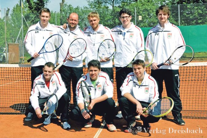 Die neue Tennis-Herrenmannschaft der SV 07 Bischofsheim: oben (v. l.): Andre Kreis, Tillmann Asendorf, Marcel Kaul, Robin Meuser und Pascal V&ouml;ller; unten (v. l.): Steven Melchert, Max Stieb und Lukas Metzger.?(Foto: privat)

&nbsp;