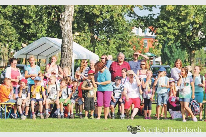 Mit lautem &bdquo;Indianer-Geheule&ldquo; vertrieben die Ferienspielkinder ihre Eltern von den Okrifteler Mainwiesen.?(Fotos: A: Kreusch)

&nbsp;