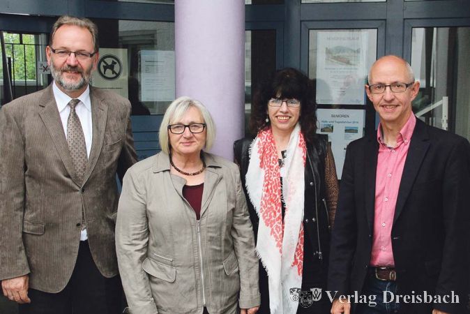 (v.l.n.r.) Bürgermeister Michael Antenbrink, Dorothee Haag, Haidi Schilling, Erster Stadtrat Sven Heß.
