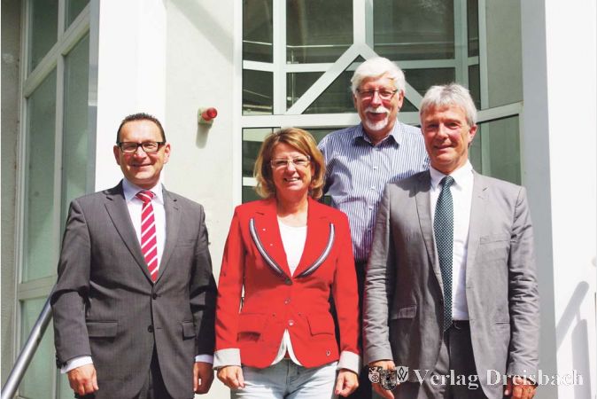 Hoch erfreut waren die drei ehrenamtlichen Gesch&auml;ftsf&uuml;hrer &uuml;ber den Besuch der Ministerin. Von links: Markus T&ouml;pfer, Staatsministerin Priska Hinz, Gerd Mehler, Roman Osada.

&nbsp;
