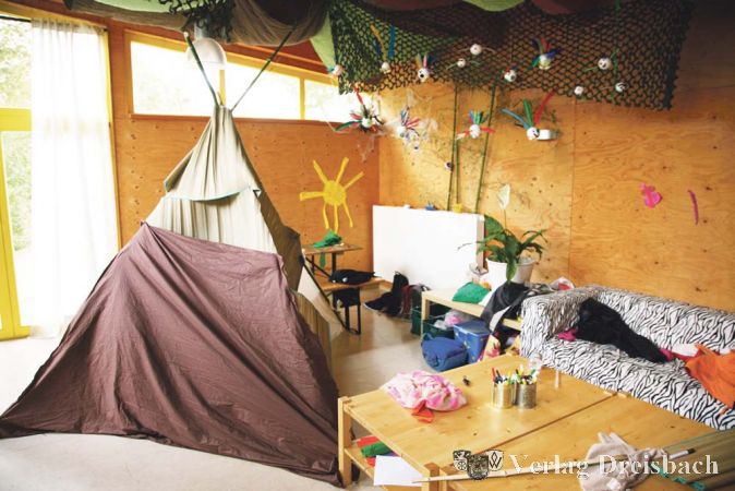 Die Inselwelt, auf der die Ferienspielkinder gestrandet sind: Vom ersten Zeltplatz aus geht es in diesen zwei Wochen auf Abenteuertour &uuml;ber das Eiland.

&nbsp;