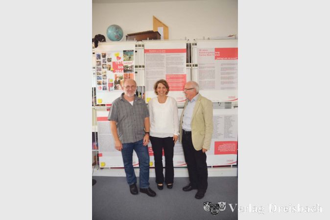 Seit 40 Jahren gibt es die Erziehungsberatungsstelle der Caritas. Gerd Gr&ouml;hl, Beratungsstellenleiter, Anja Frank-Ruschitzka Bereichsleiterin der Caritas f&uuml;r Kinder, Jugendliche und Familien, und Ottmar Vorl&auml;nder, Gesch&auml;ftsf&uuml;hrer der Caritas, blicken stolz auf die 40-j&auml;hrige Arbeit bei der Caritas zur&uuml;ck.&nbsp;&nbsp; &nbsp;?(Foto: R. D&ouml;rh&ouml;fer)

&nbsp;
