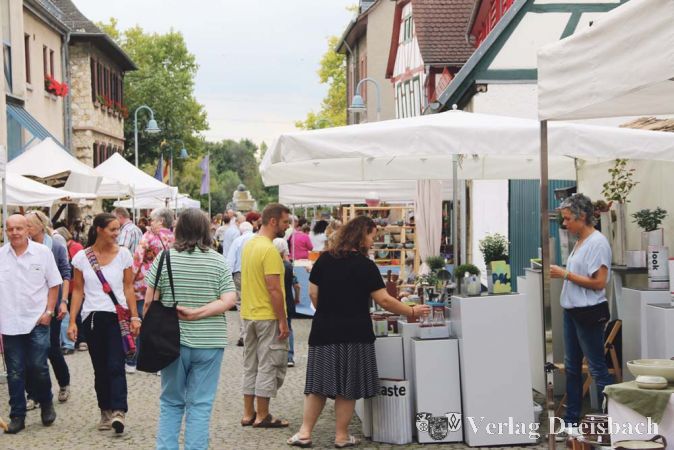 Trotz unbest&auml;ndigem Wetters war der Fl&ouml;rsheimer T&ouml;pfermarkt auch in diesem Jahr wieder gut besucht.&nbsp;&nbsp; &nbsp;?(Fotos: A. Kreusch)

&nbsp;