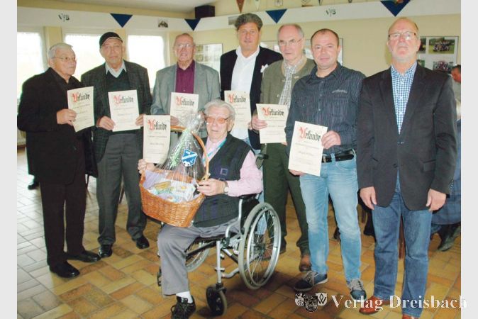 Zwischen 25 und 75 Jahren war die Spannweite der Mitgliedschaftsjahre, f&uuml;r die die treuen VfBler am Ehrungsabend ausgezeichnet wurden.?(Foto: privat)

&nbsp;