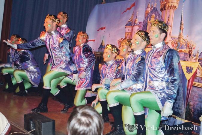 So ungef&auml;hr sehen sie aus, die &bdquo;M&auml;rchenprinzen&ldquo; im 21. Jahrhundert. Die &bdquo;Horney Hornets&ldquo; aus Biebelnheim zogen die Frauen bei der GCC-Damensitzung voll in ihren Bann.?(Fotos: G&ouml;ssl)

&nbsp;