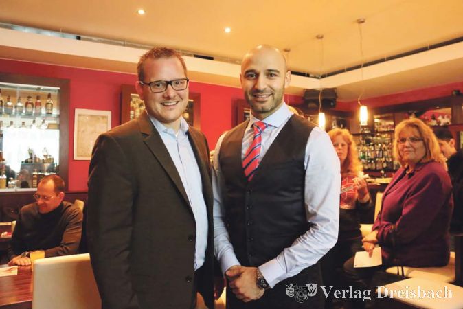 Selim Balcioglu (rechts, neben ihm Darius Gevelhoff, Vorsitzender des Gewerbevereins) stellte die Angebote seines Unternehmens vor.?(Foto: A. Kreusch)

&nbsp;
