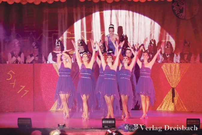 Das Damenballett &bdquo;Magic Pearls&ldquo; des CCM bot in diesem Jahr einen zauberhaften Tanz ganz in blau.

&nbsp;