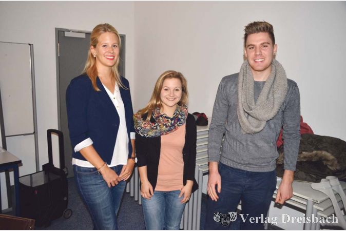 &bdquo;Durchbei&szlig;en und Dranbleiben&ldquo; &ndash; Julia Dienst, Svenja Pauly und Johannes Weiffenbach berichteten als ehemalige GSG-Sch&uuml;ler von ihren Erlebnissen in der Studienzeit.?(Foto: R. D&ouml;rh&ouml;fer)

&nbsp;