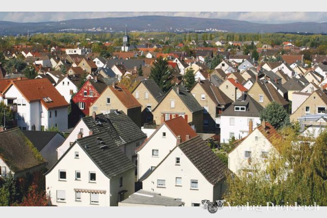 In Bischofsheim ist der Anteil der B&uuml;rger, die im Eigenheim wohnen, wie in vielen kleineren Gemeinden mit gewachsener Struktur relativ hoch. Entsprechend direkt trifft sie auch die Grundsteuer B, deren vorgezogener Anstieg um 120 Prozentpunkte gegen&uuml;ber der urspr&uuml;nglichen Planung f&uuml;r dieses Jahr auf 600 Punkte von der Gemeindevertretung beschlossen wurde.?(gus/Foto: Steinacker)

&nbsp;