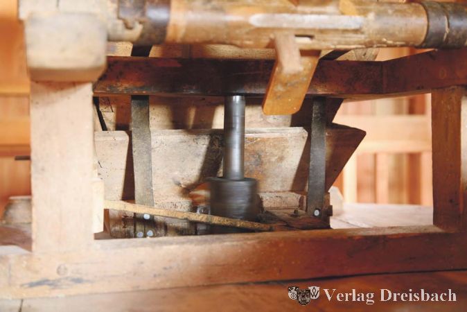 Seit der Ankunft des &bdquo;Rohbaus&ldquo;im September 2011 haben die Mitglieder des Schiffsm&uuml;hlenvereins im Innern mit viel Hingabe an der technischen Konstruktion gearbeitet, die nun so weit funktioniert, dass der Verein dies mit einer Akademischen Feier begehen will.?(gus/Foto: Steinacker)

&nbsp;