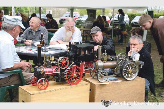 Museumsecke auf der Ochsenwiese: Der R&uuml;desheimer Dampfbahnsammler Helmut Strothjohann bot einige seiner historischen Nachbauten zum Kauf an.

&nbsp;