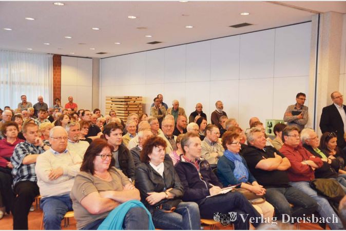 Fast 200 Wickerer informierten sich am Montagabend &uuml;ber die anstehenden Ma&szlig;nahmen zum Bau des Kreisels.?(Fotos: R. D&ouml;rh&ouml;fer)

&nbsp;