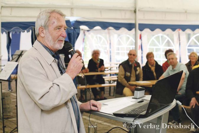 Initiator und Schiffsmühlenvereinschef Herbert Jack schilderte den Zuhörern im Festzelt die Entstehungsgeschichte der Schiffsmühle und präsentierte ihnen die Helfer der ersten Stunden.
