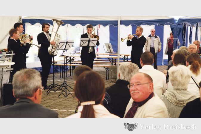 Profimusiker der Staatstheater Wiesbaden und Mainz unterhielten bei der Akademischen Feier mit Blechbläsermusik.?(gus/Fotos: Steinacker)
