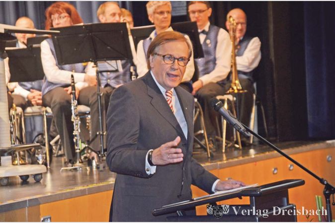 Der Gesch&auml;ftsf&uuml;hrende Direktor des Hessischen St&auml;dte- und Gemeindebundes Karl-Christian Schelzke geh&ouml;rte zu den Laudatoren.

&nbsp;