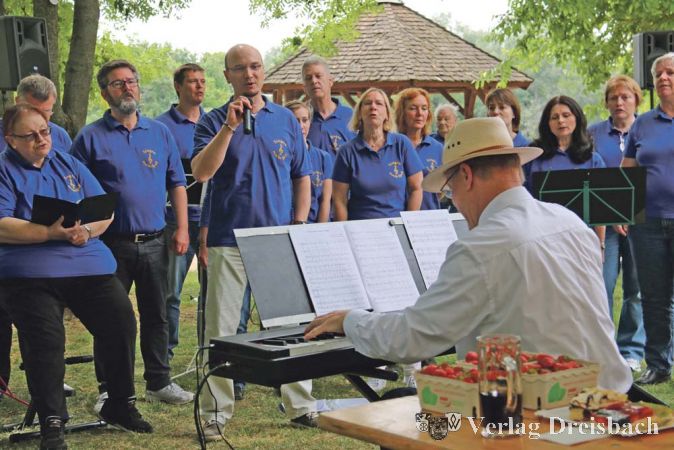 Auch der Gospelchor des Gesangvereins Liederkranz-Eintracht Eddersheim sang beim &bdquo;Musikalischen Fr&uuml;hschoppen&ldquo; am letzten Sonntag am Mainufer.?(Foto: A. Kreusch)

&nbsp;