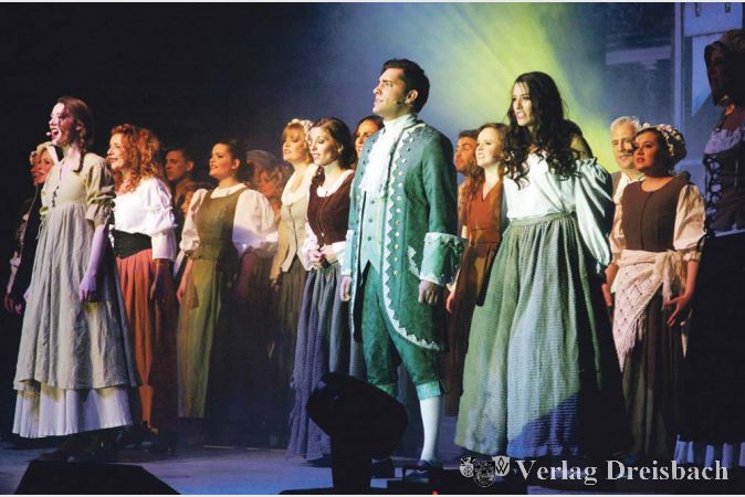 Die Verschwendungssucht der Aristokratie der Vorrevolution in Frankreich ist Thema des Musicals &bdquo;Marie Antoinette&ldquo;, das am Anfang der diesj&auml;hrigen Auff&uuml;hrungen von Sound of Musicals mit acht St&uuml;cken pr&auml;sentiert wird. (gus/Fotos:Steinacker)

&nbsp;
