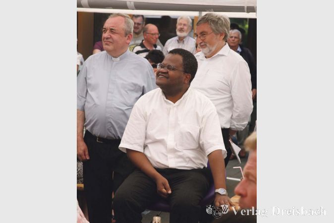 Nicht nur die Gl&auml;ubigen, auch die Verantwortlichen der Pfarrgemeinde wie Pfarrer Karl Zirmer (l.) und Pfarrgemeinderatsvorstandsmitglied Bernd Steffens m&uuml;ssen nun ohne ihre kongolesische Verst&auml;rkung auskommen.