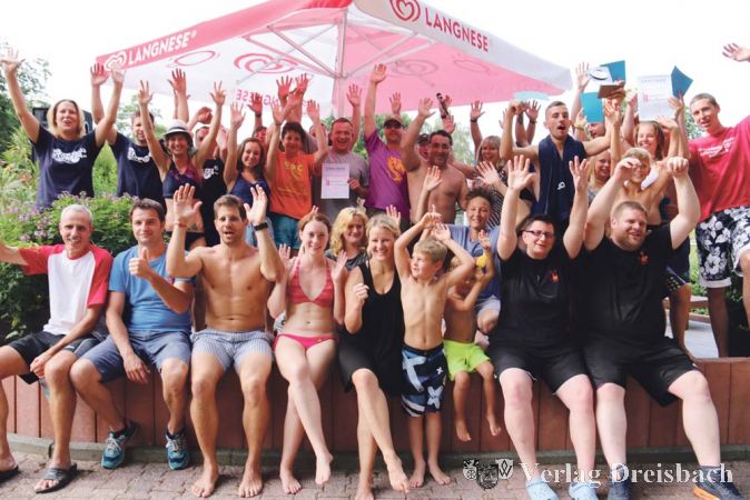 Dass der Nachmittag im Freibad allen Teilnehmern der dritten &bdquo;Hattersheimer Fun-Olympiade&ldquo; gro&szlig;en Spa&szlig; gemacht hat, sah man ihnen bei der Siegerehrung gut an.
(Fotos: A. Kreusch)