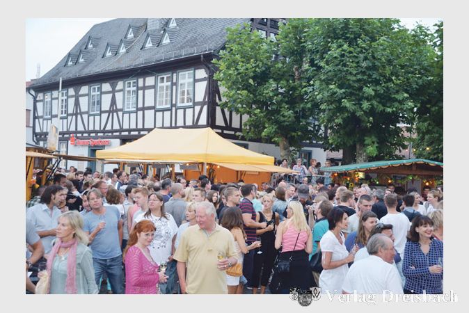 Kenner haben sich das Wickerer Weinfest im Kalender rot angestrichen: Auch in diesem Jahr str&ouml;mten zahlreiche Besucher aus Nah und Fern in den Weinort.
(Fotos: R. D&ouml;rh&ouml;fer)