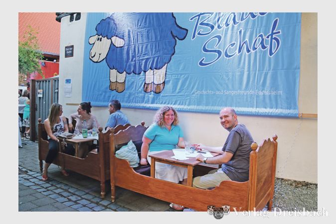 Gem&uuml;tlich: Ein &bdquo;Abendessen im Bett&ldquo; machten die Eddersheimer Geschichts- und Sangesfreunde f&uuml;r Fischerfestbesucher m&ouml;glich.