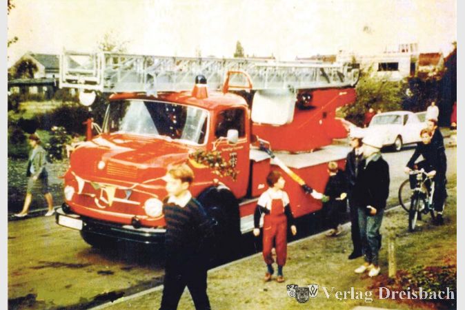 Festlich geschmückt hielt die „DL 18“ 1965 Einzug in Okriftel.
(Fotos: A. Kreusch)