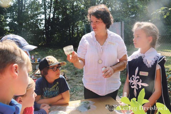 Kr&auml;uter wie man sie im Mittelalter (und heute auch noch) zum W&uuml;rzen nutzte, konnten die Ferienspielkinder bei den Sch&uuml;tzen kennen- und riechen lernen.