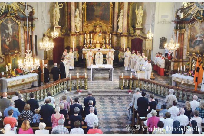 Viele hundert Gl&auml;ubige nahmen an den Feierlichkeiten des 349. Verlobten Tages teil. Die B&auml;nke der Galluskirche waren dicht gef&uuml;llt.