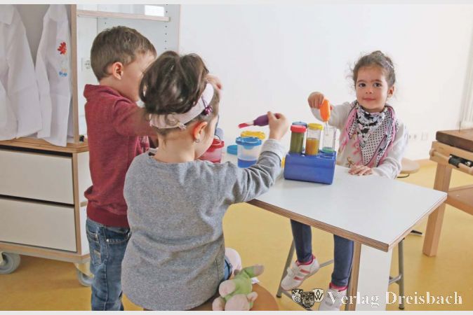 Bei den Rundg&auml;ngen durch die Einrichtung konnte man an den zufriedenen Gesichtern der Kinder, die sich schon ganz selbstverst&auml;ndlich in den neuen R&auml;umen bewegten, erkennen, dass sie schon gerne Besitz von ihrem &bdquo;SchokoLaden&ldquo; genommen haben.
