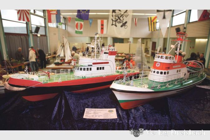 In der Nordsee waren einst die realen Vorbilder der L&ouml;schkreuzers &bdquo;Weser&ldquo; (l.) und des Seenotrettungskreuzers &bdquo;Adolph Brempohl&ldquo; zu sehen. Ihren Modellversionen gen&uuml;gt f&uuml;r ein Abenteuer der Ginsheimer Altrhein.