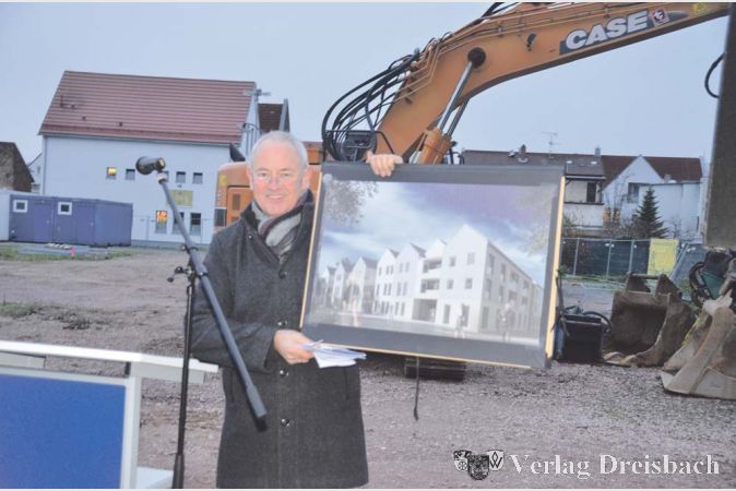 Noch lässt nichts auf dem Axthelm-Gelände Rückschlüsse auf das Aussehen des neuen Gebäudes zu. Abhilfe schaffte das von Architekt Reinhold Over präsentierte Bild, das einen kleinen Blick in die Zukunft gewährte.
(Fotos: R. Dörhöfer)