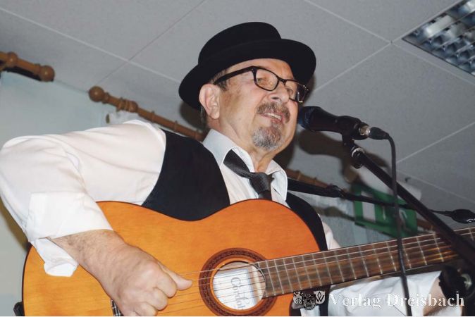 "Maestro" Riederer auf der B&uuml;hne.