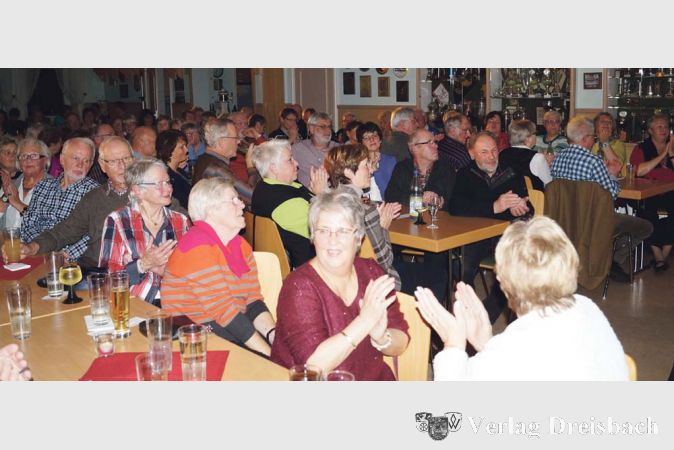 Bis auf den letzten Platz waren die Pl&auml;tze im Vereinshaus der Radfahrer besetzt, und auch das daraufhin angesetzte Wiederholungskonzert ist bereits ausverkauft.