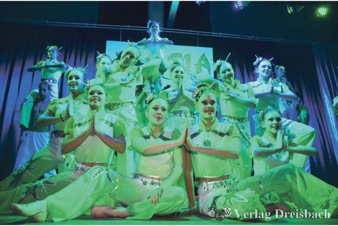 Ein H&ouml;hepunkt des Abends: Die Musical-Gruppe begeisterte bei der S&auml;ngerlustsitzung mit einer tollen Asia-Show.
(Fotos: R. D&ouml;rh&ouml;fer)