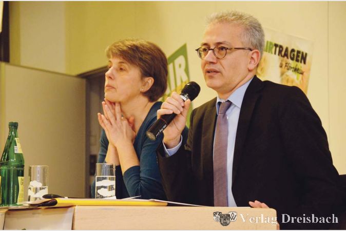 Gut 100 Zuh&ouml;rer folgten den Ausf&uuml;hrungen von Tarek Al-Wazir zum Thema L&auml;rm im evangelischen Gemeindezentrum in Fl&ouml;rsheim.
(Fotos: R. D&ouml;rh&ouml;fer)