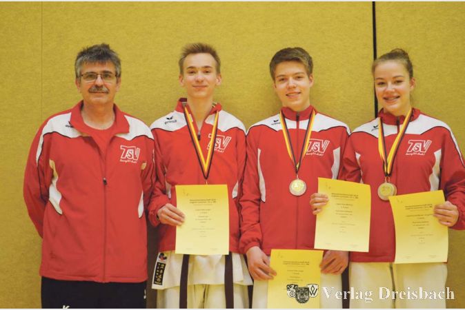 Das erfolgreiche Karateteam der TSV Ginsheim (v.l.): Trainer/Betreuer Michael Moise, Jan Clemens, Patrick Koch und Anna-Katharina Koch.
(Foto: Andre Clemens)