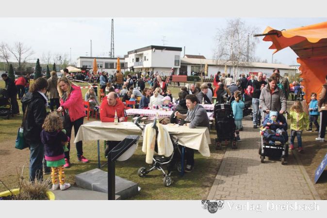 Sehr gut besucht war das Andampfen auf dem ESV-Gel&auml;nde, auch von Familien und G&auml;sten, die ohne kleine Kinder kamen, um einen Fr&uuml;hlingssonntag im Freien zu verbringen.
