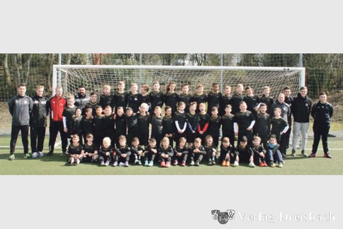 Vier Tage &bdquo;Fu&szlig;ball pur&ldquo; bot die DJK Fl&ouml;rsheim w&auml;hrend den Osterferien an.
(Foto: privat)