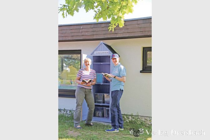 Mehr als hundert B&uuml;chern f&uuml;r Erwachsene und Kinder in deutscher und auch in englischer Sprache&nbsp;stehen im &quot;Offenen B&uuml;cherschrank&quot; nun zur Verf&uuml;gung.