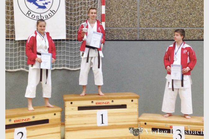Die ersten drei Pl&auml;tze geh&ouml;rten der TSV Ginsheim im Kata Einzel: Anna-Katharina Koch (Zweite), Jan Clemens (Erster), Patrick Koch (Dritter).
