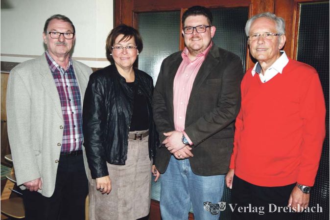 Der Vorstand sollte inklusive des neu ernannten Ehrenvorsitzenden Detlef Gärtner (r.) eigentlich fünfköpfig sein, doch Schriftführer Helmut Schorr, Schatzmeisterin Sabine Bächle-Scholz und der neue Vorsitzende Christian Weinerth (v.l.) müssen zumindest vorerst ohne Stellvertretende/n Vorsitzende/n auskommen.
(gus/Fotos: Steinacker)